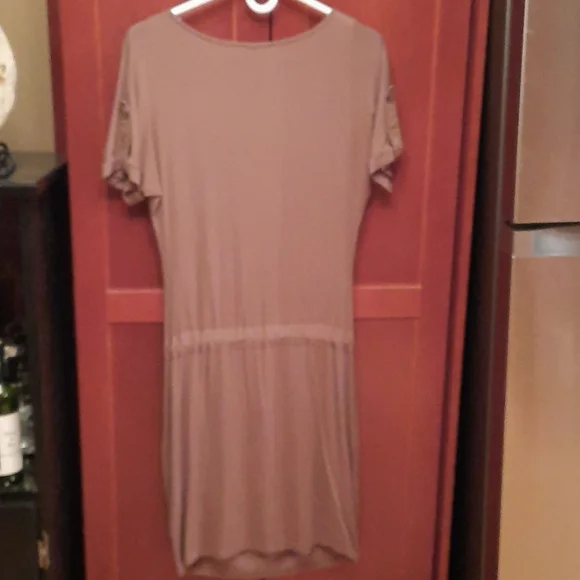 Dress - Picture 3 of 4